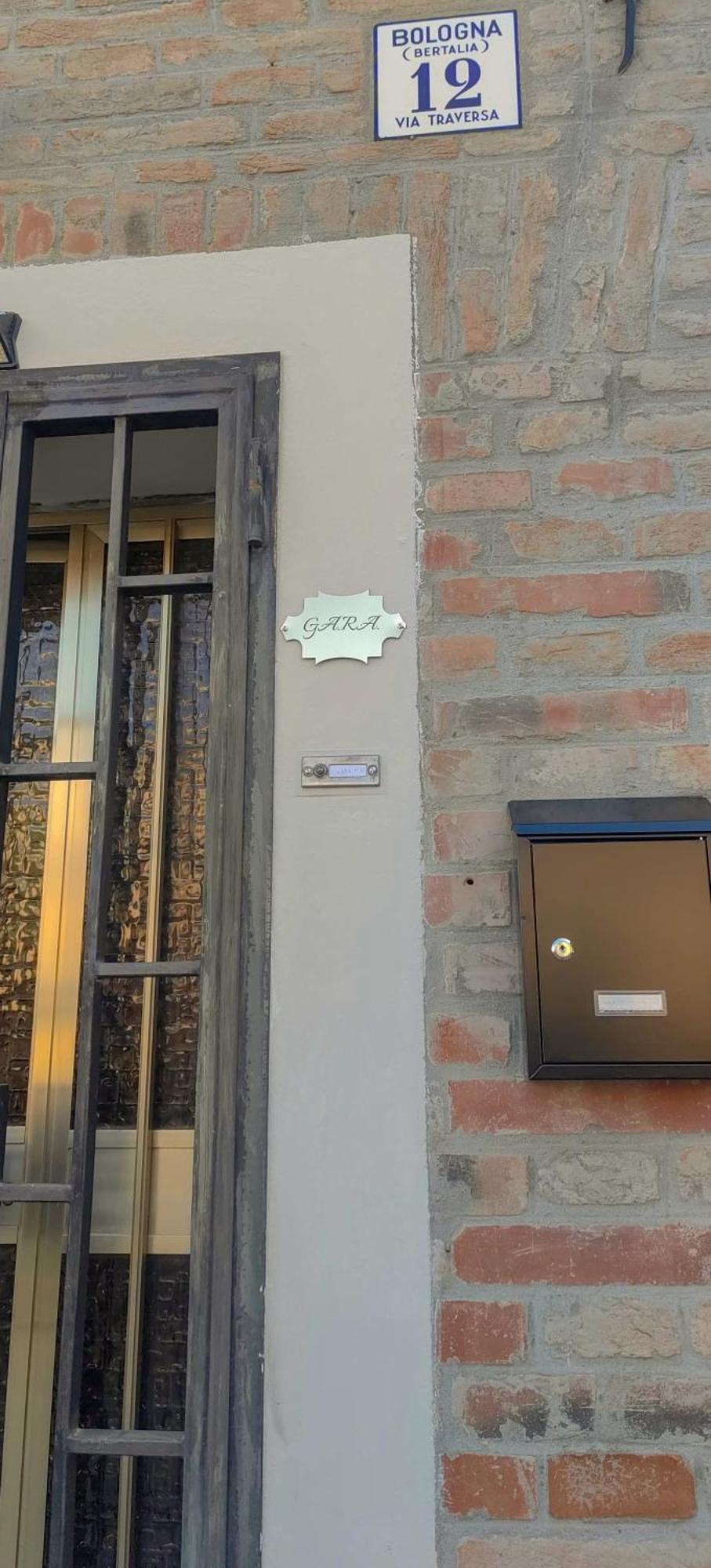 Gara Holiday Home- Bologna Airport Suite エクステリア 写真